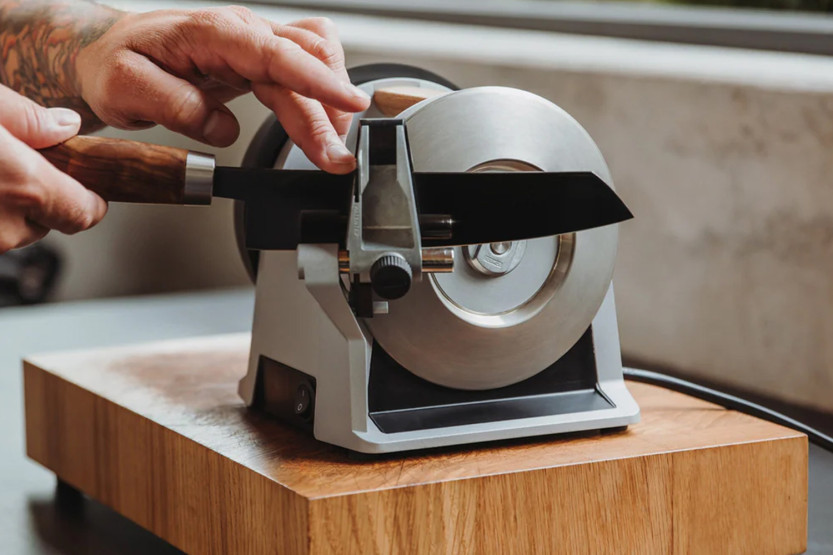 TORMEK T-1 Silver -sähköteroitin, jossa on hiljainen timanttihiomalaikka