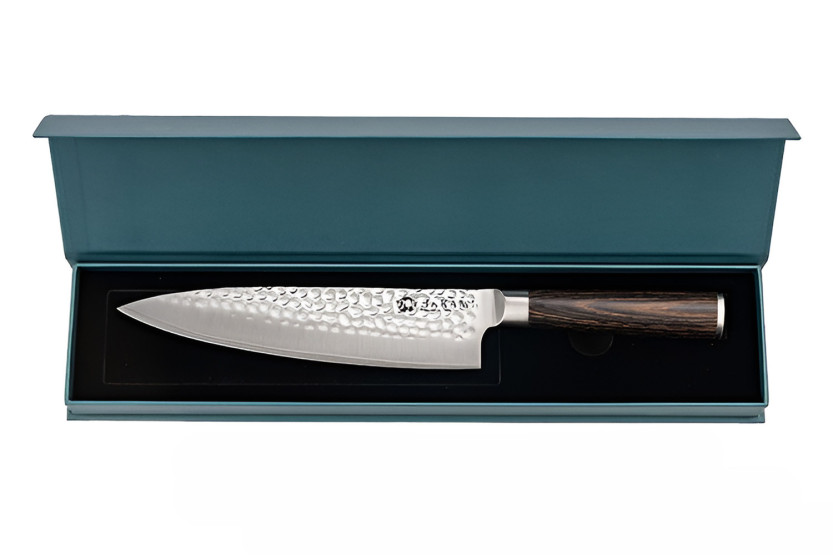 Cuchillo de chef Hakami Sakura de 20 cm, con hoja martillada y mango de pakkawood marrón