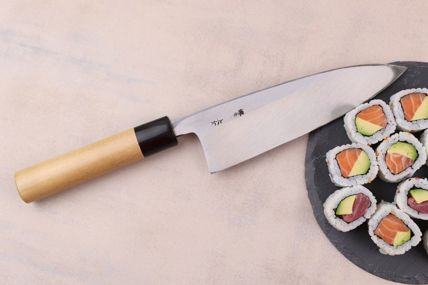 Håndlaget japansk Deba-kniv på 18 cm fra Sakai Takayuki Honkasumi, for venstrehendte