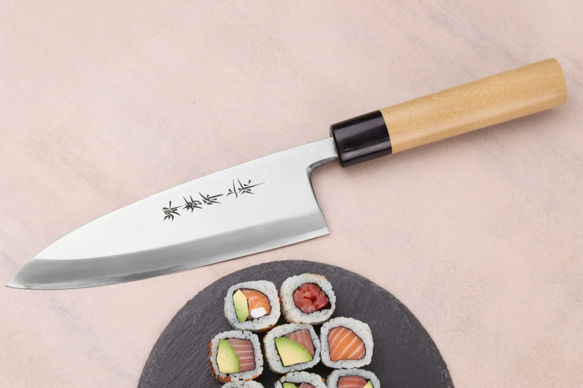 Håndlaget japansk deba-kniv på 18 cm fra Sakai Takayuki Honkasumi, for venstrehendte