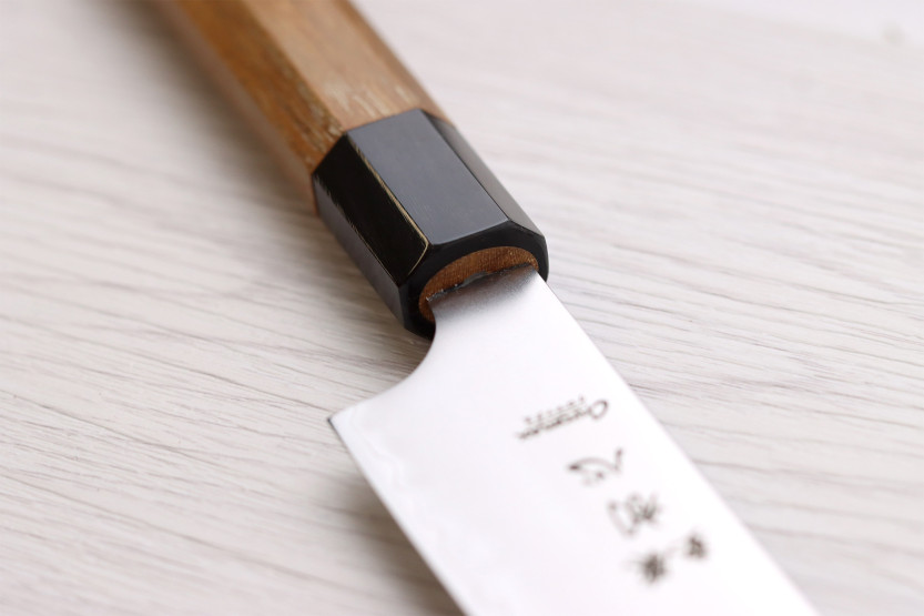 Coltello universale giapponese artigianale Hatsukokoro Chromax da 14 cm con manico in teak