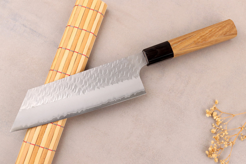 Handgjord japansk nakiri-kiritsuke-kniv, 17 cm, från Nigara Hamono, Migaki Tsuchime, SG2, teak