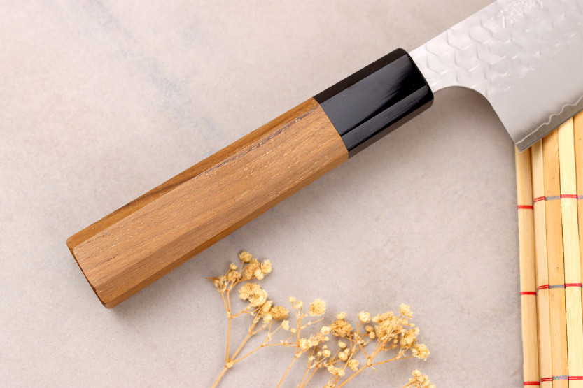 Handgjord japansk Bunka-kniv, 17 cm, från Nigara Hamono, Migaki Tsuchime, SG2, teak