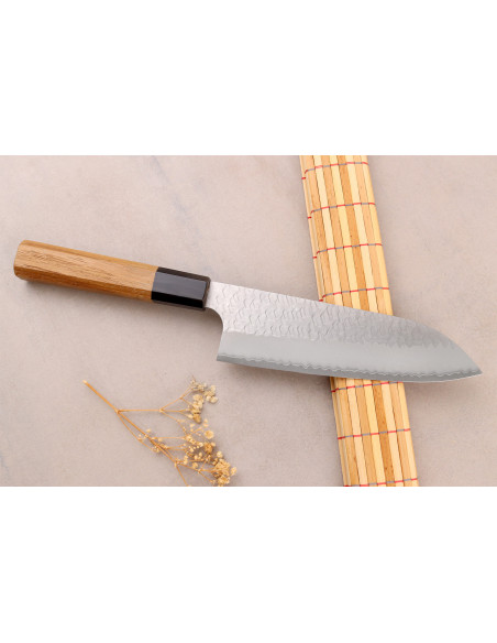 Coltello santoku giapponese artigianale Nigara Hamono Migaki Tsuchime SG2 da 17 cm in teak