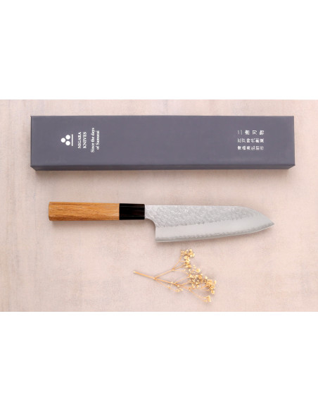 Håndlaget japansk santoku-kniv, 17 cm, fra Nigara Hamono, Migaki Tsuchime, SG2, teak