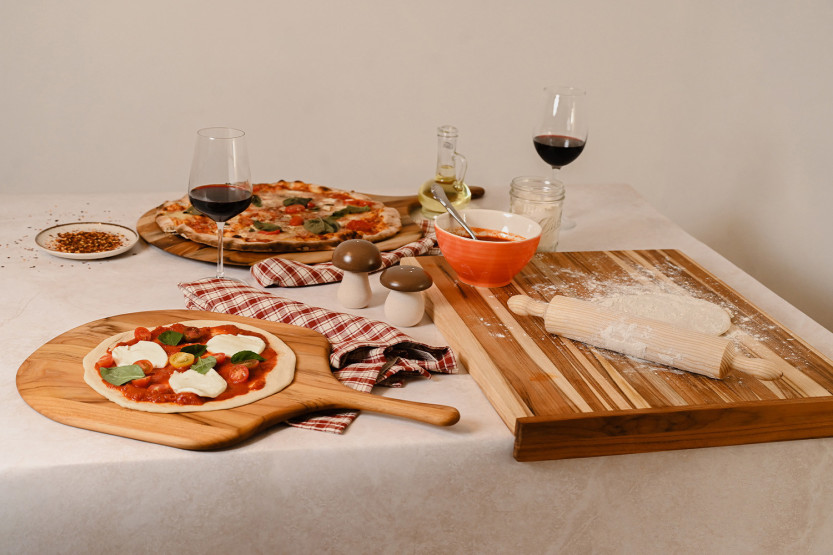 TeakHaus Canoe pizzabrett for pizza i teak, 43 x 26 x 1,5 cm