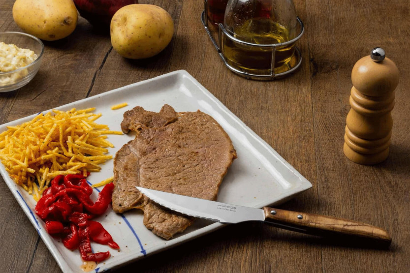 Conjunto de 4 facas para bifes Arcos com lâmina serrilhada de 11 cm