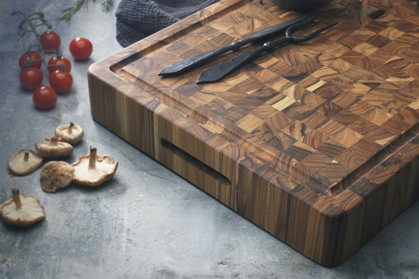 TeakHaus Teak Kitchen Cutting Board with Drip Tray, 52x36x6.4 cm