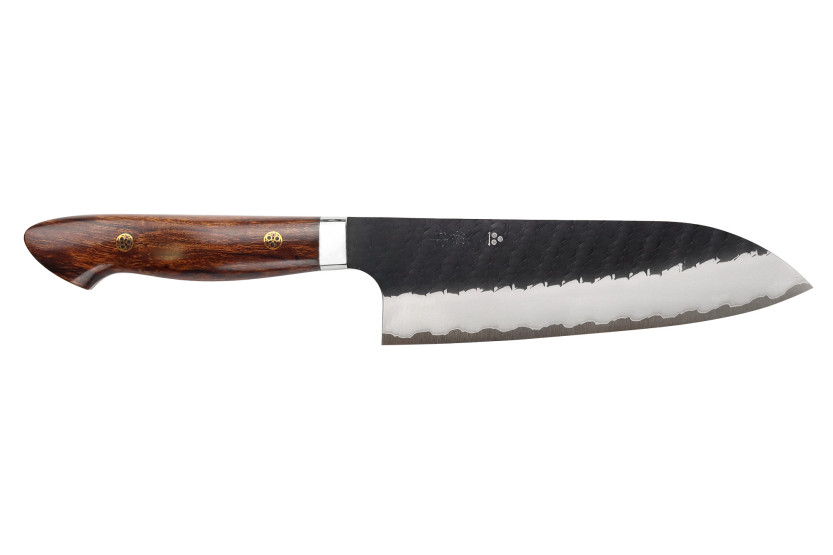 Faca santoku japonesa artesanal de 17 cm da Nigara Hamono, modelo Black Tsuchime SG2, com cabo de madeira de ferro