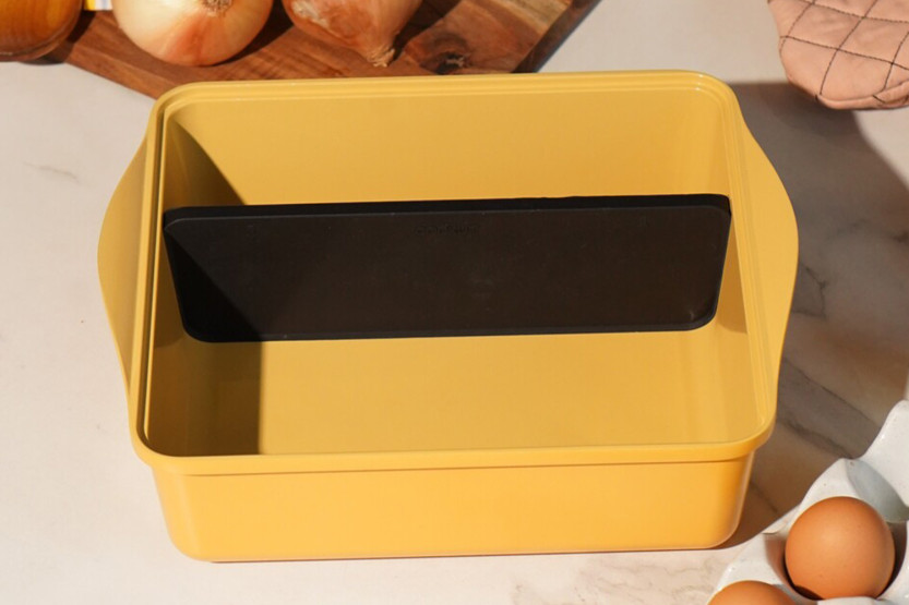 La increíble fuente de horno ajustable Cookut de 24 x 30 cm con diseño de mango - Edición limitada