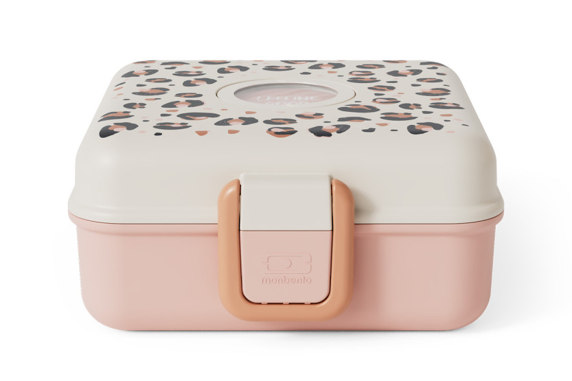 Lancheira infantil Monbento Snacky com talheres em rosa leopardo