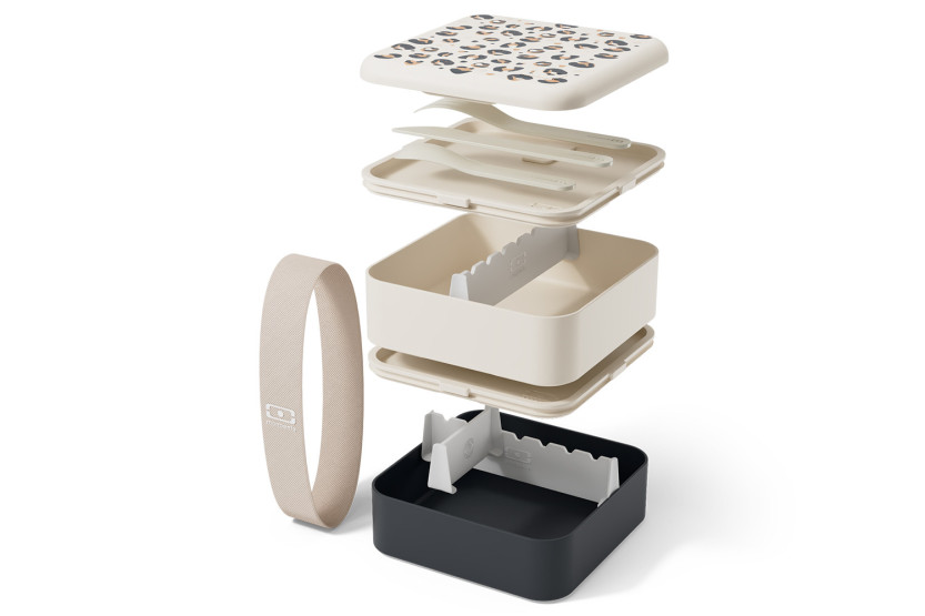 Fiambrera con compartimentos Monbento Flex 1 L con estampado de leopardo y cubiertos