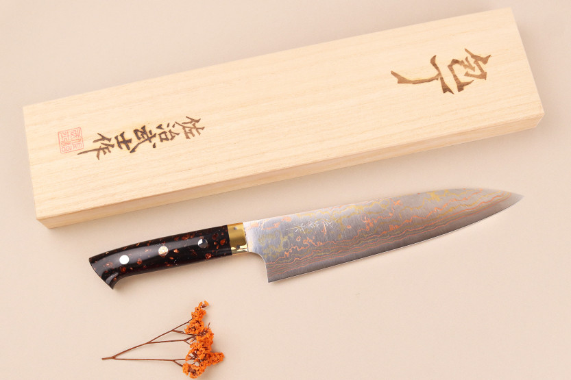 Handgjord japansk kockkniv 21 cm av Takeshi Saji, modell BS2 Rainbow