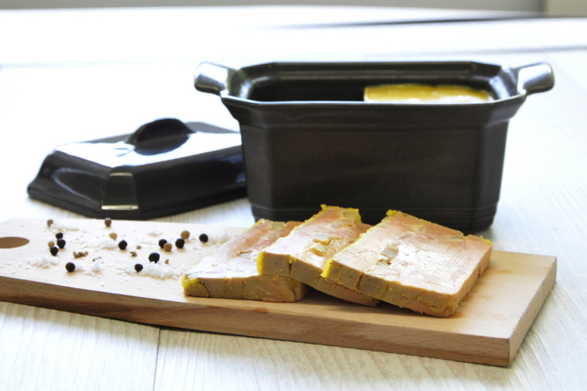 Emile Henry foie gras-terrine, 0,6 l, i keramikk med presse – Trøffel