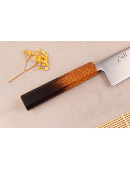 Hantverksmässigt tillverkad japansk santokukniv, 16,5 cm, Tsunehisa AUS8, med handtag av bränt ekträ