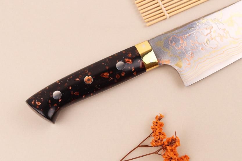 Cuchillo Bunka japonés artesanal de 16,5 cm de Takeshi Saji BS2 Rainbow