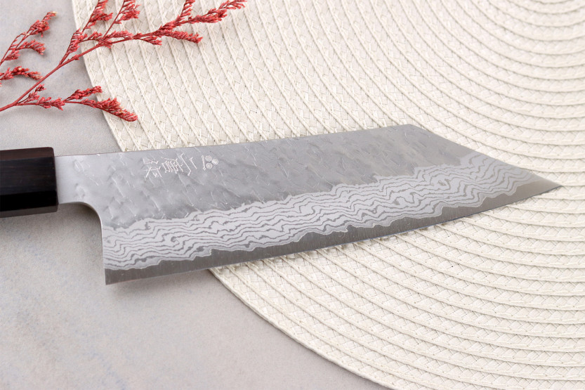 Håndlavet japansk Bunka -kniv, 17 cm, fra Nigara Hamono, Tsuchime, VG10 -damaskus