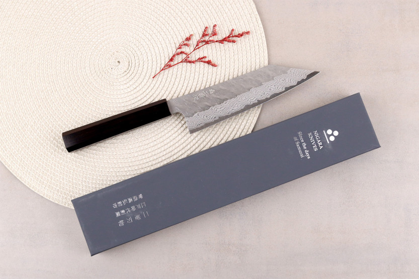 Håndlavet japansk Bunka -kniv, 17 cm, fra Nigara Hamono, Tsuchime, VG10 -damask