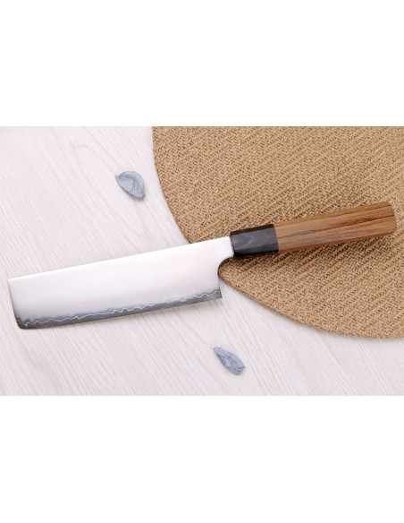 Handgefertigtes japanisches Nakiri-Messer „Hatsukokoro Chromax“, 16,5 cm, mit Teakholzgriff