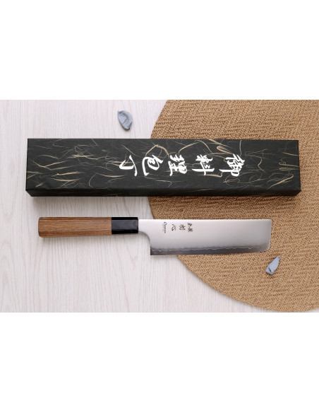 Håndlaget japansk nakiri-kniv på 16,5 cm fra Hatsukokoro Chromax med teak-skaft