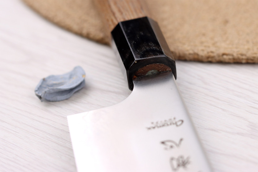 Faca nakiri japonesa artesanal Hatsukokoro Chromax de 16,5 cm com cabo em teca