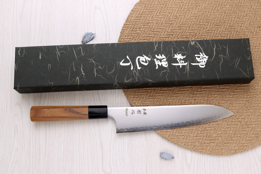 Hatsukokoro Chromax -käsintehty japanilainen kokkiveitsi, 23 cm, tiikkikahva