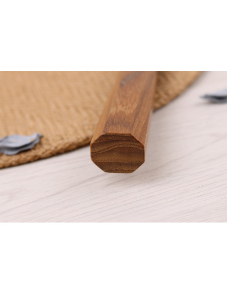 Cuchillo de chef japonés artesanal Hatsukokoro Chromax de 23 cm con mango de teca