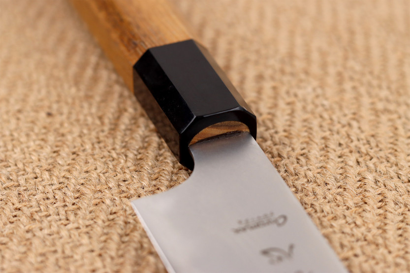 Japansk hantverksmässig sujihiki -kniv, 23 cm, Hatsukokoro Chromax, med handtag i teak