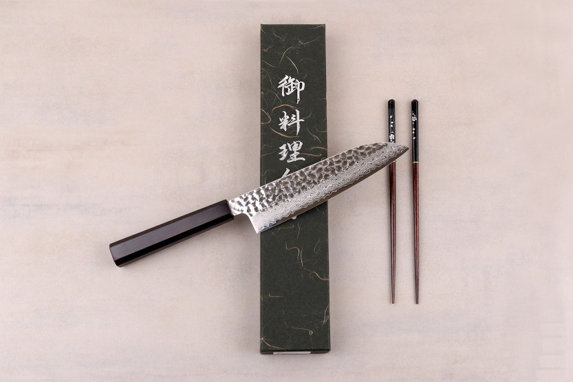 Håndlaget japansk santoku-kniv, 18 cm, Hatsukokoro Hayabusa VG10 Damas Tsuchime