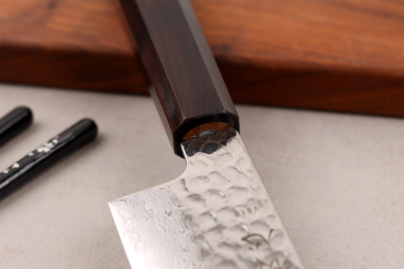 Handgemaakt Japans santokumes van 18 cm, Hatsukokoro Hayabusa VG10 Damascus Tsuchime