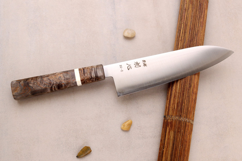 Faca santoku japonesa artesanal Hatsukokoro Hayabusa SG2 San Mai, de 18 cm