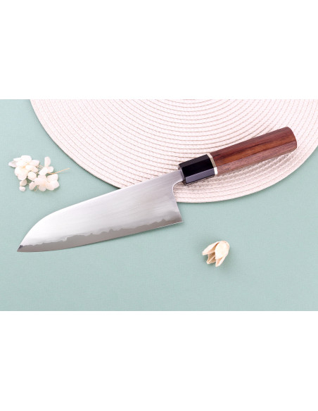 Faca santoku japonesa artesanal de 16,5 cm, da autoria de Toshihiro Wakui, em aço Shirogami 2 San Mai polido