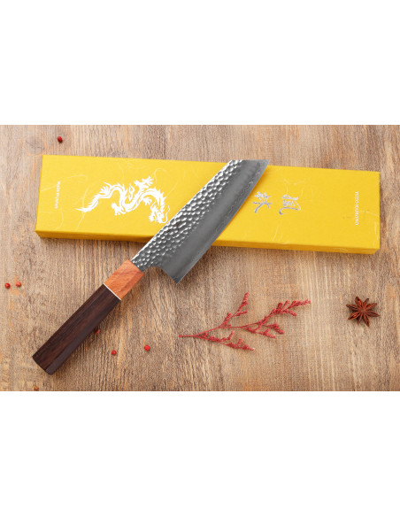 Faca Bunka japonesa artesanal de 17 cm, de Yuzo Akira, com acabamento Tsuchime e lâmina VG10