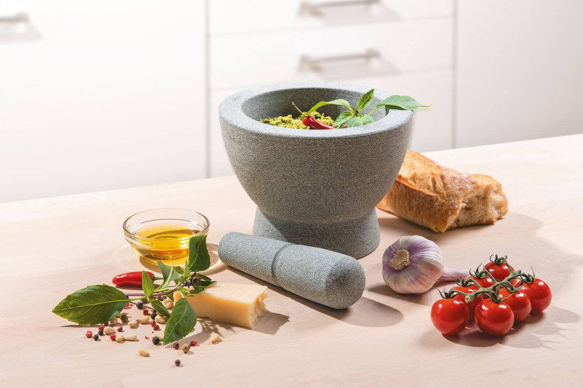 Gefu mortel + stöt med dubbelsidig design i Crunchy grå granit