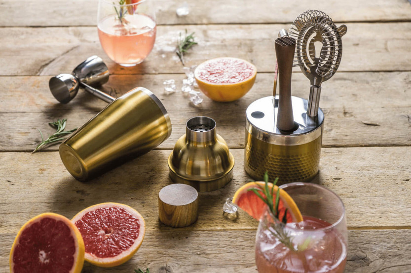 Set de coctelería BarCraft de 6 piezas de acero inoxidable con acabado dorado + libro de recetas