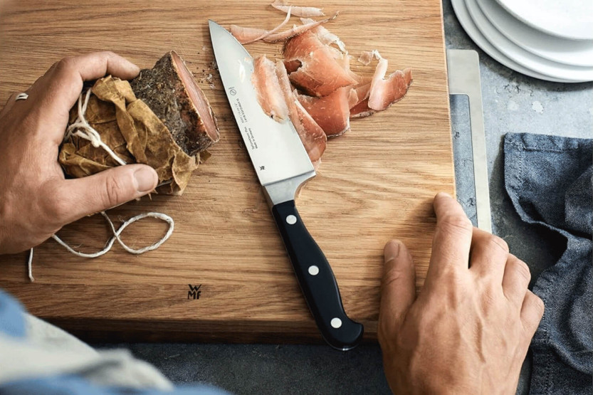 Faca faca santoku Spitzenklasse Plus da WMF com 18 cm de lâmina em aço inoxidável
