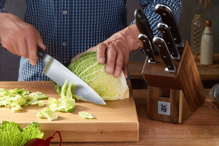 WMF Spitzenklasse Plus santokukniv 18 cm med blad i rustfrit stål