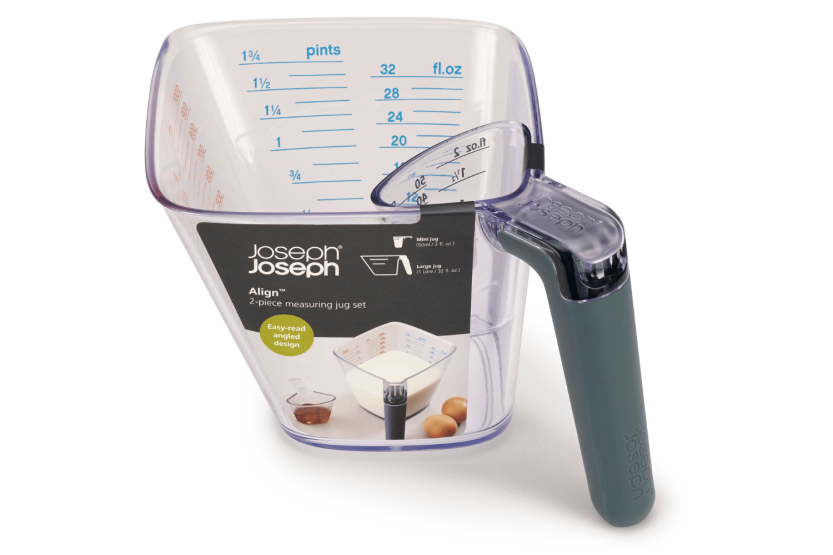 2 kpl Joseph Joseph Align -mittakannu, jossa on mittayksiköt.