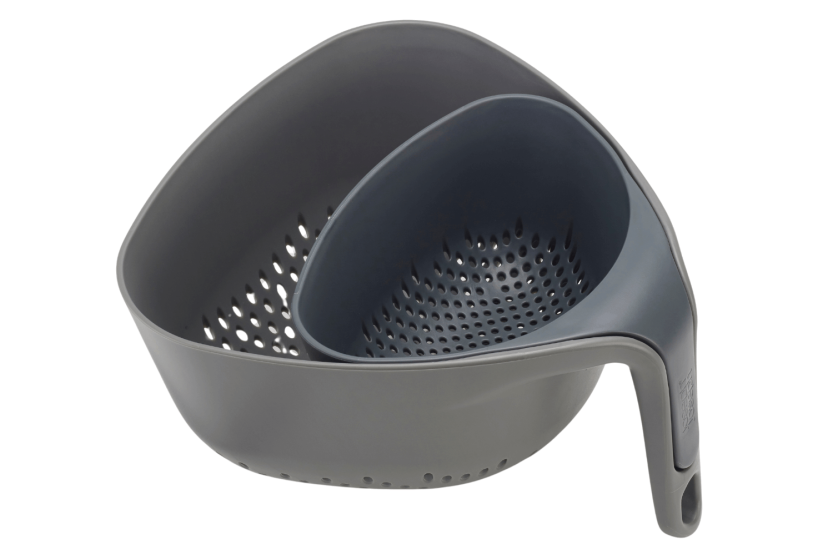 Set aus 2 ineinandergreifenden Sieben Joseph Joseph Nest aus grauem Polymer