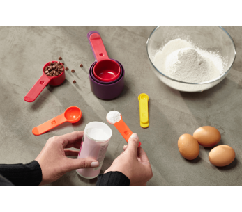 Set med 8 flerfärgade Joseph Joseph Nest Measure-måttkannor för köket 2