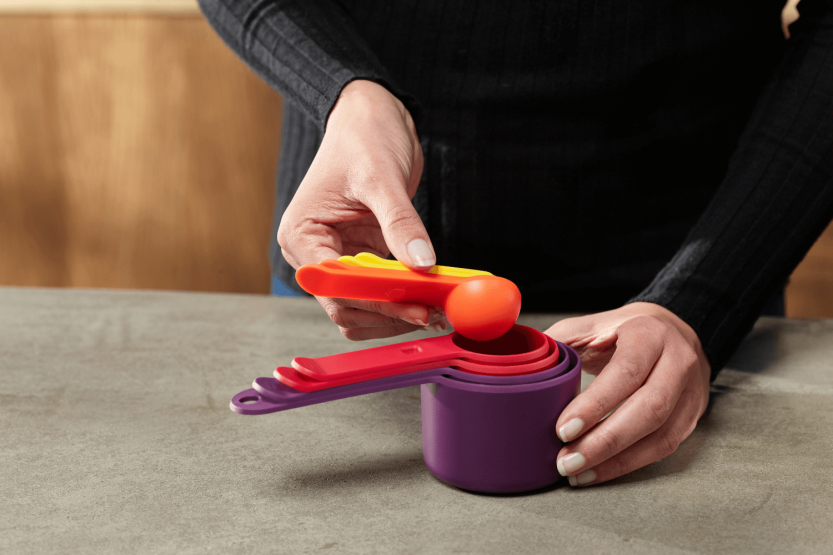 Conjunto de 8 jarros de medição multicoloridos Joseph Joseph Nest Measure para cozinha