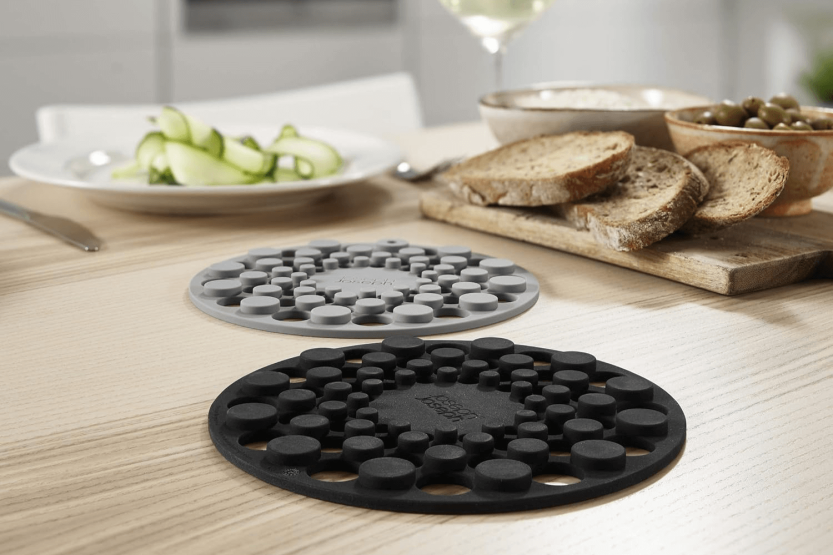 Set of 2 Joseph Joseph Spot-On silicone trivets, diameter 17cm