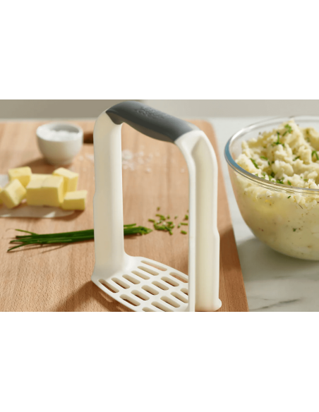Joseph Josephs ergonomische Kartoffelpresse Easy-Mash aus weißem Polymer