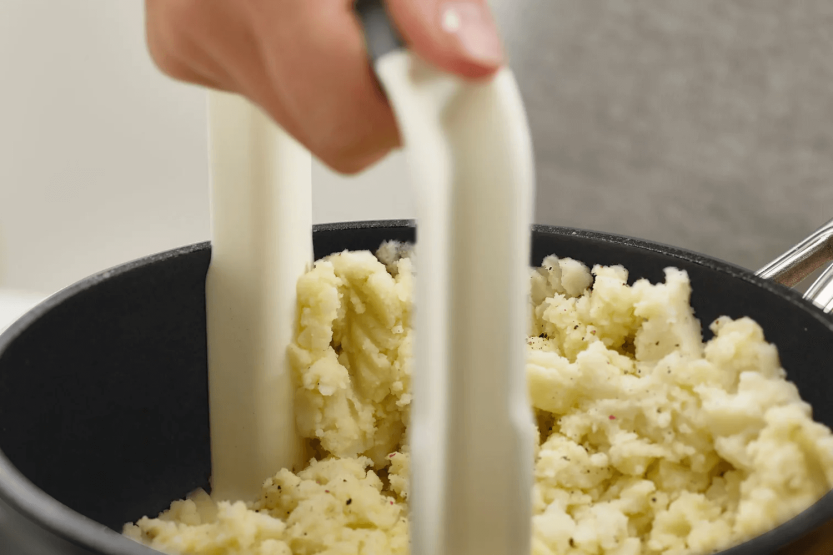 Joseph Josephs ergonomische Kartoffelpresse Easy-Mash aus weißem Polymer