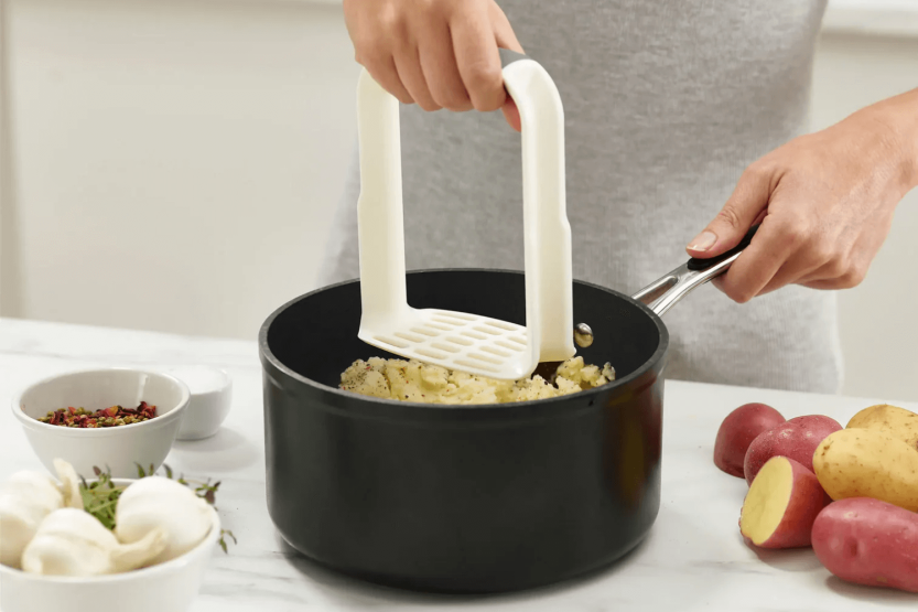 Joseph Josephs ergonomische Kartoffelpresse Easy-Mash aus weißem Polymer