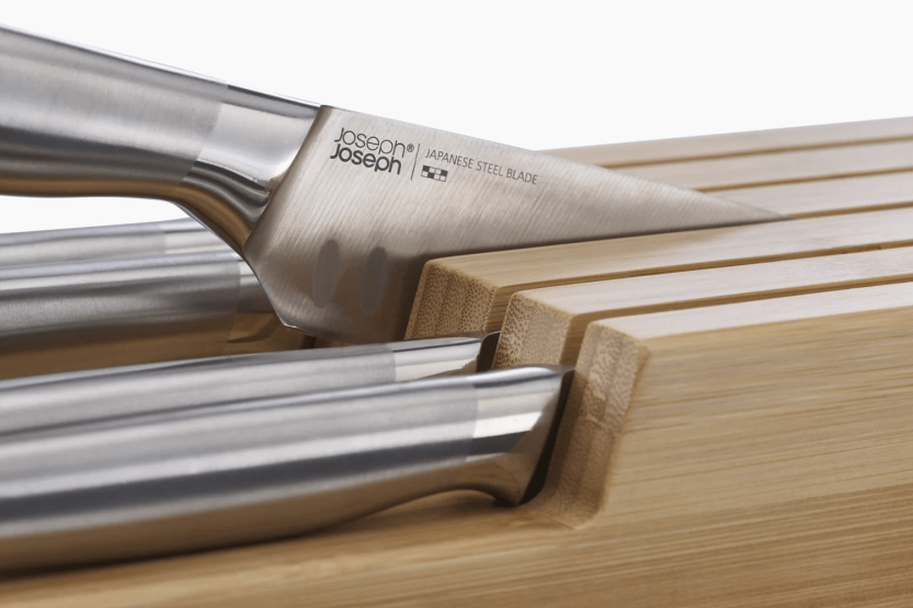 Set di 5 coltelli Joseph Joseph Elevate Steel Knives Bamboo Store + plateau in bambù