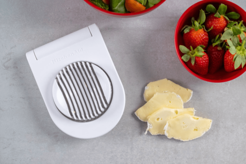 Kitchen Aid eggeskiver i rustfritt stål og hvit polymer