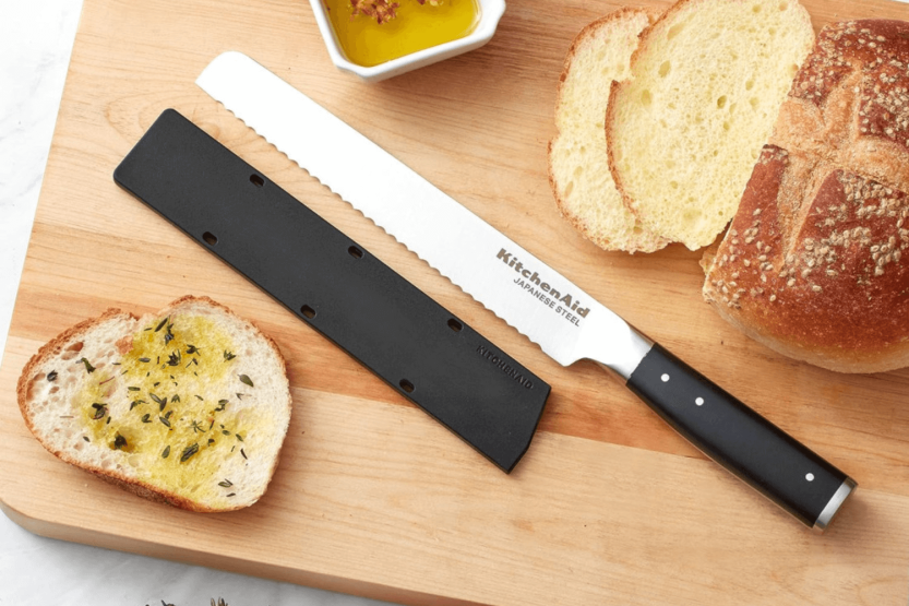 Brødkniv Kitchen Aid Gourmet Japansk stålblad 20 cm + beskyttelsesetui
