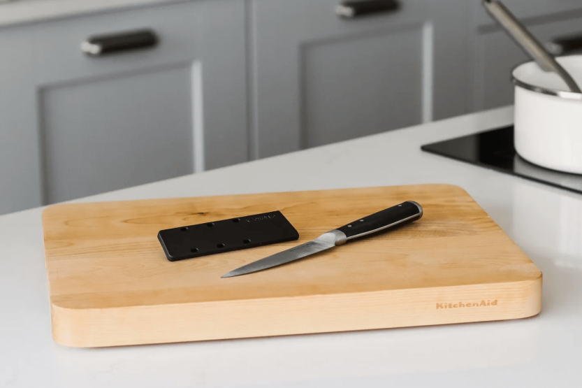 Kitchen Aid Gourmet skalkniv 9cm blad av japanskt stål + skyddsfodral