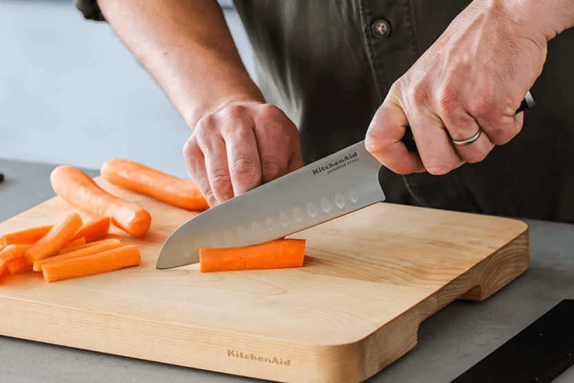 Kitchen Aid Gourmet santoku-kniv med granton-egg 18 cm japansk stålblad + etui